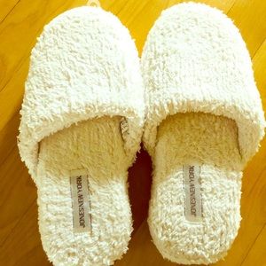Jones New York white/beige slippers